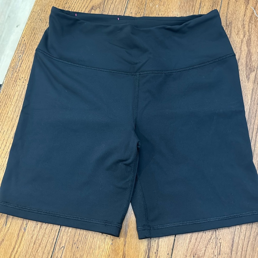 Women’s NWOT Victoria’s Secret VSX Sport short-black size medium